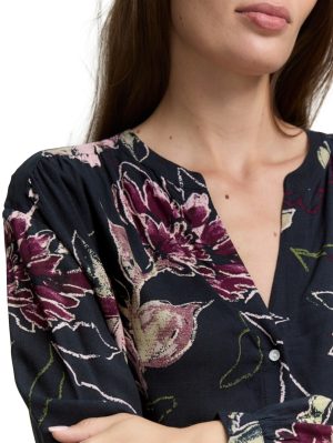 Bloes met bloemenprint