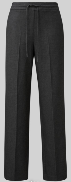 Geklede broek op rekker