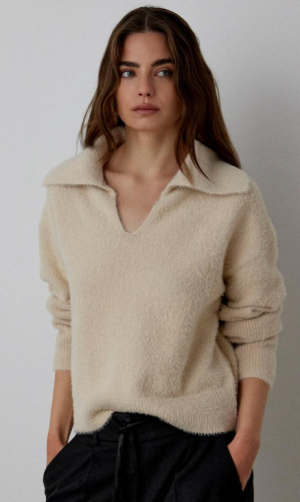 Pluche pull met openvallende kraag