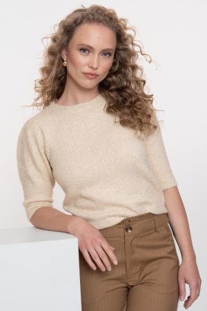 Pull met gouden lurex draad ingeweven
