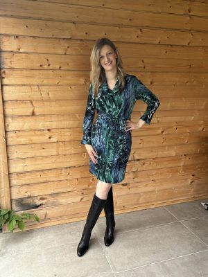 Kleedje met hangrolkraag en print