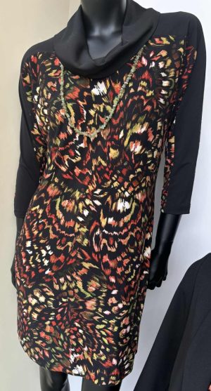 Kleedje met hangrolkraag en print